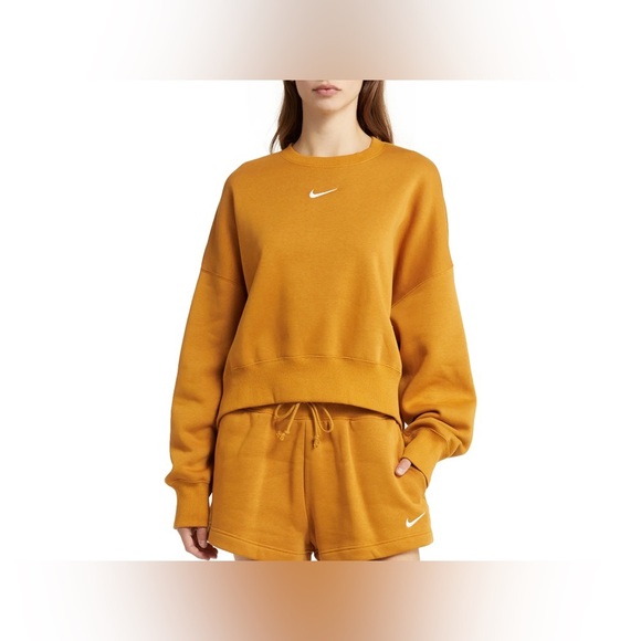 2/$20 Nike OverSized Crew Neck - Picture 1 of 5